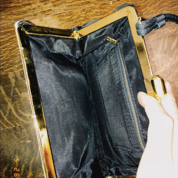 VINTAGE BEAUTIFUL PURSE - Picture 5 of 6